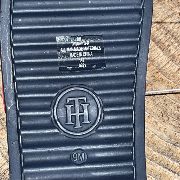 Tommy Hilfiger women’s slides sandals (8 or 9) - Picture 5 of 5